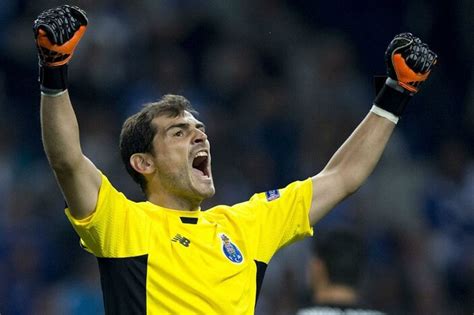 I­k­e­r­ ­C­a­s­i­l­l­a­s­,­ ­f­u­t­b­o­l­u­ ­b­ı­r­a­k­t­ı­